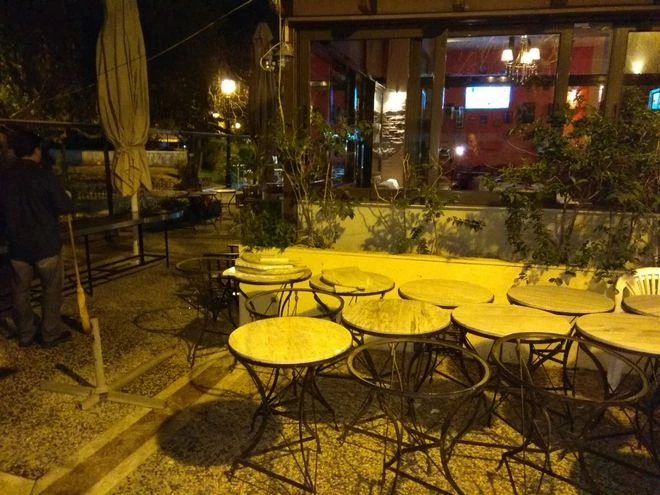Επεισόδια και συμπλοκές μεταξύ οπαδών σε καφετέρια στο Μοσχάτο – 3 τραυματίες
